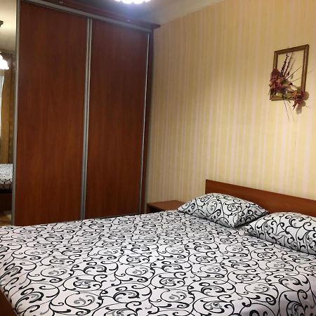 Kyiv Apartment On Peremohy Avenue 16 Daily Rent Eksteriør bilde