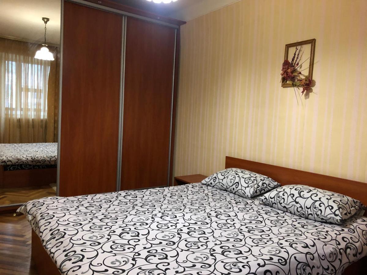 Kyiv Apartment On Peremohy Avenue 16 Daily Rent Eksteriør bilde